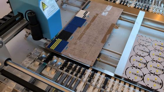 CHMT48VB বেঞ্চটপ এসএমটি পিক অ্যান্ড প্লেস মেশিন 58 ফিডার 2 ভিশন ক্যামেরা